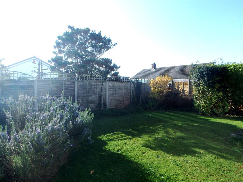 Chiltern Drive, Barton On Sea, BH25 7LD 2 bed detached bungalow £365,000