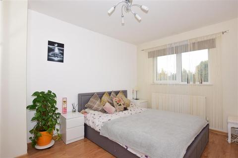 36 Thistle Road, Gravesend, DA12 2JS