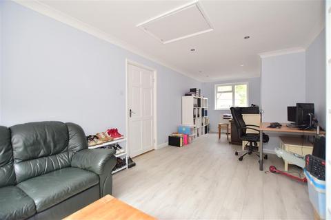 18 Wealdon Close, Southwater, Horsham, RH13 9HP