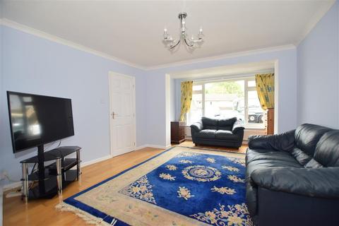 18 Wealdon Close, Southwater, Horsham, RH13 9HP