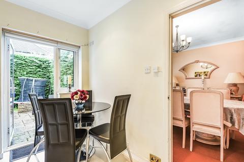 38 Broadhurst Avenue, Edgware, HA8 8TS