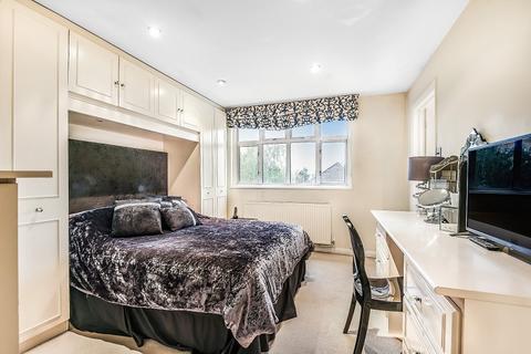 38 Broadhurst Avenue, Edgware, HA8 8TS