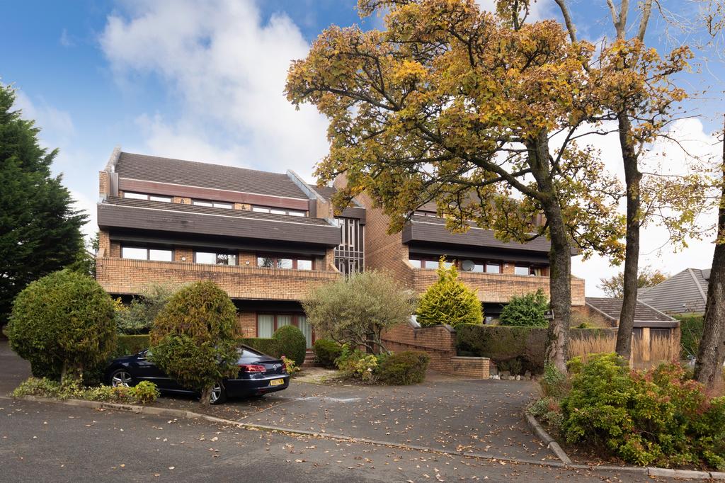Larchfield Court, Newton Mearns, G77 5PL 3 bed apartment £229,000