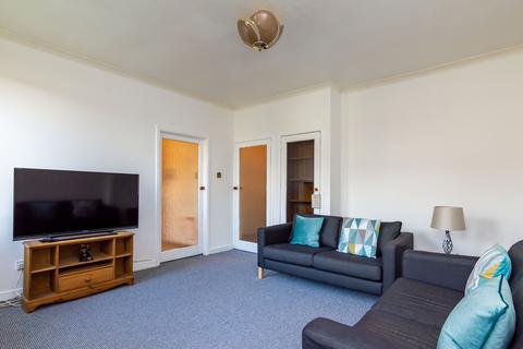 26/4 Lochend Drive, Edinburgh, EH7 6DJ
