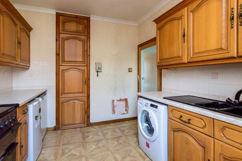 26/4 Lochend Drive, Edinburgh, EH7 6DJ