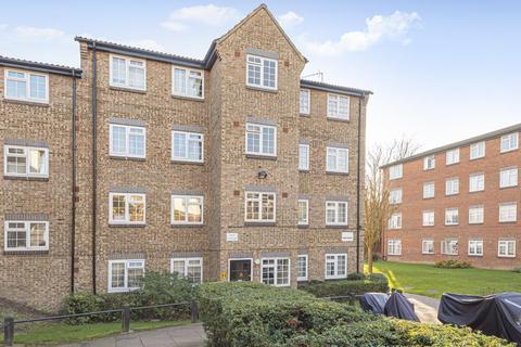 16 Cromwell Close, London, W3 6BN