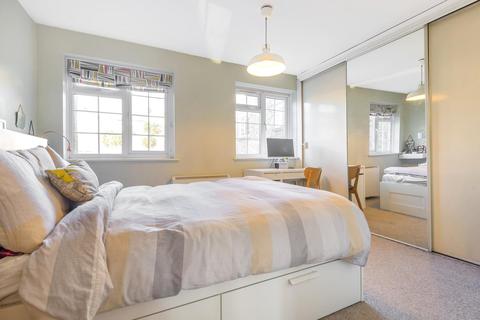 16 Cromwell Close, London, W3 6BN