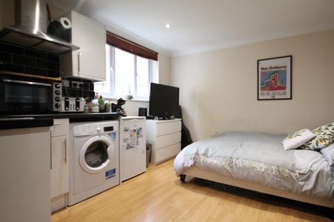 Studio to rent, Malden Road, Chalk Farm, NW5