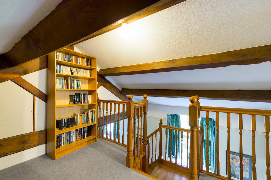 Galleried sitting area