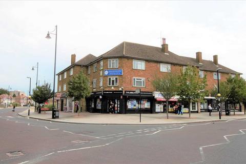 2 bedroom apartment to rent, Station Road, Romford