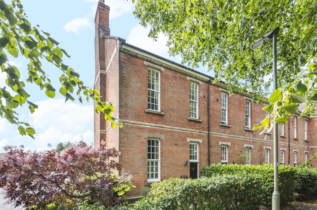 Cardwells Keep, Guildford, GU2 3 bed end of terrace house £535,000
