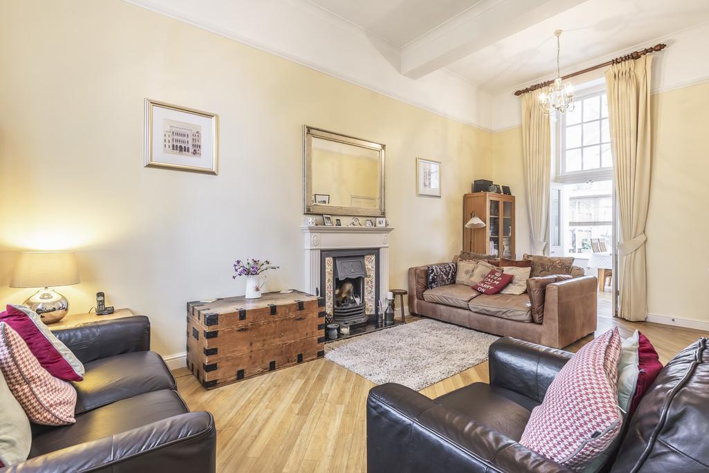 Cardwells Keep, Guildford, GU2 3 bed end of terrace house £535,000