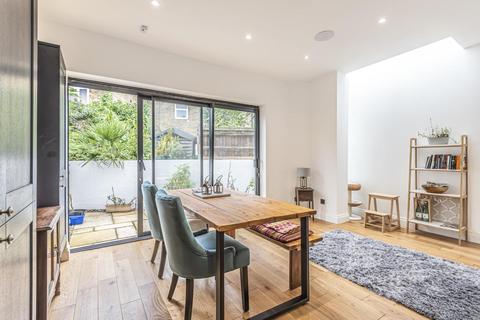 30 Ramsay Road, London, W3 8AZ