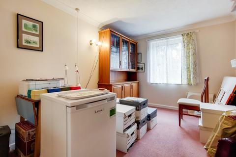 Flat 28, Alden Court, 1 Fairfield Path, Croydon, CR0 5QN