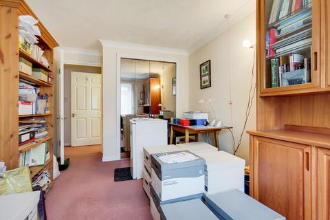 Flat 28, Alden Court, 1 Fairfield Path, Croydon, CR0 5QN
