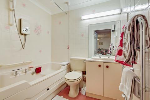 Flat 28, Alden Court, 1 Fairfield Path, Croydon, CR0 5QN