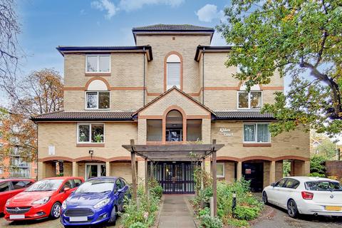 Flat 28, Alden Court, 1 Fairfield Path, Croydon, CR0 5QN