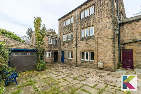 16d Clough Lane, Grasscroft, Oldham, OL4 4EW