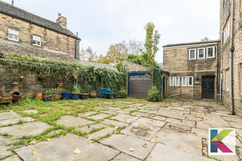 16d Clough Lane, Grasscroft, Oldham, OL4 4EW