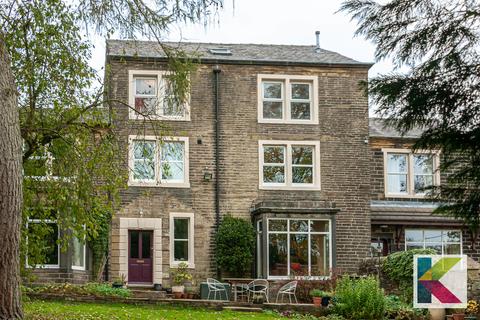 16d Clough Lane, Grasscroft, Oldham, OL4 4EW