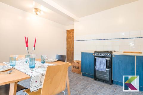 16d Clough Lane, Grasscroft, Oldham, OL4 4EW