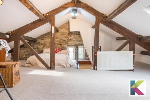 16d Clough Lane, Grasscroft, Oldham, OL4 4EW