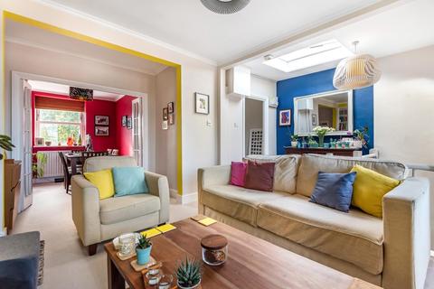 2c Boutflower Road, London, SW11 1RE