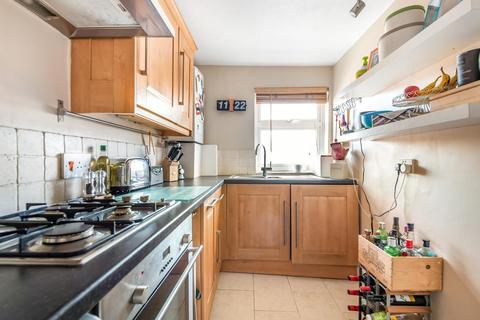 2c Boutflower Road, London, SW11 1RE