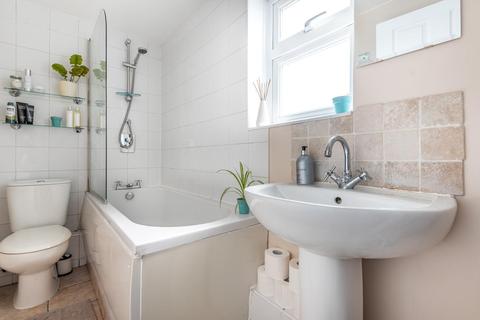 2c Boutflower Road, London, SW11 1RE