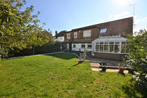 The Lions, 15 Felpham Way, Bognor Regis, PO22 8PT