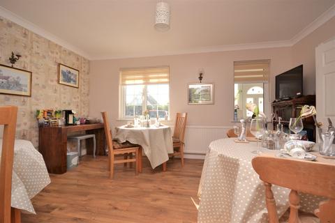 The Lions, 15 Felpham Way, Bognor Regis, PO22 8PT