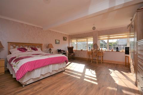 The Lions, 15 Felpham Way, Bognor Regis, PO22 8PT