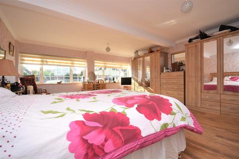 The Lions, 15 Felpham Way, Bognor Regis, PO22 8PT