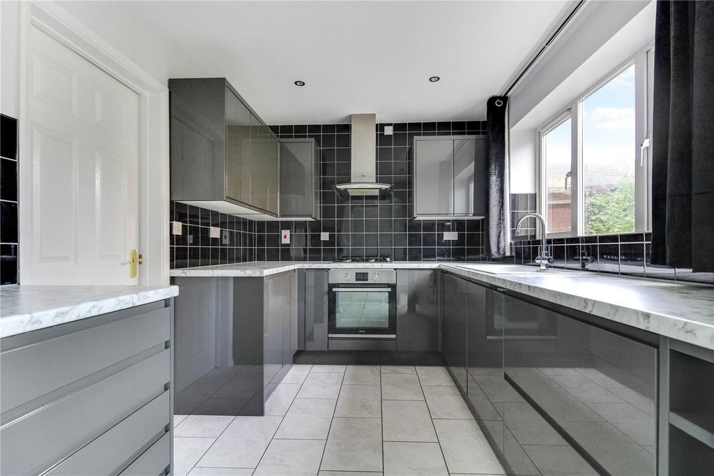 Poachers Way, Ash Brake, Swindon, SN25 4 bed detached house £310,000