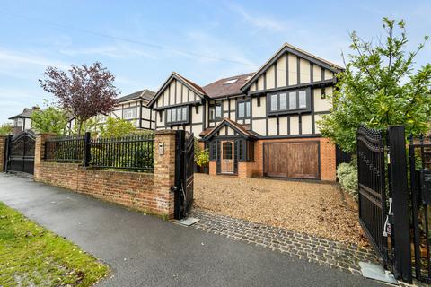 75 Stradbroke Grove, Buckhurst Hill, IG9 5PE