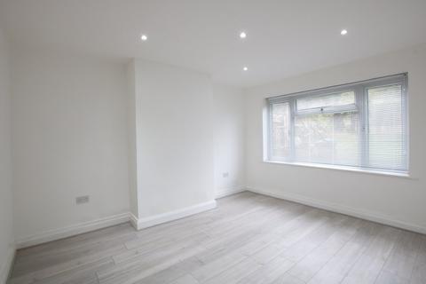 4 bedroom terraced house to rent, Coles Green Road, London