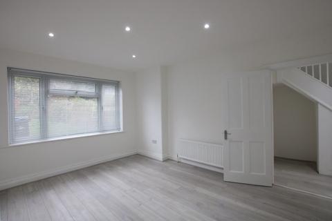 4 bedroom terraced house to rent, Coles Green Road, London