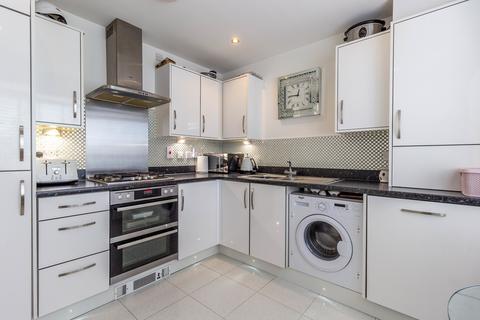 35 Meadow Drive, Aveley, South Ockendon, RM15 4DY