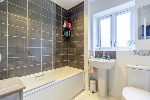35 Meadow Drive, Aveley, South Ockendon, RM15 4DY