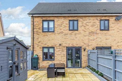 35 Meadow Drive, Aveley, South Ockendon, RM15 4DY