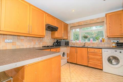 19 Parsons Crescent, Edgware, HA8 8QG