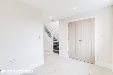 2 bedroom barn conversion to rent, Elbow Lane, Hertford SG13