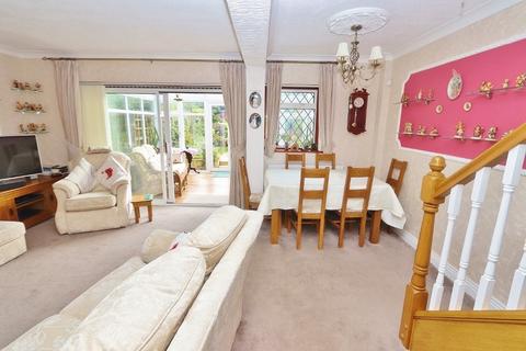 5 Rowland Walk, Havering-atte-bower, Romford, RM4 1PA