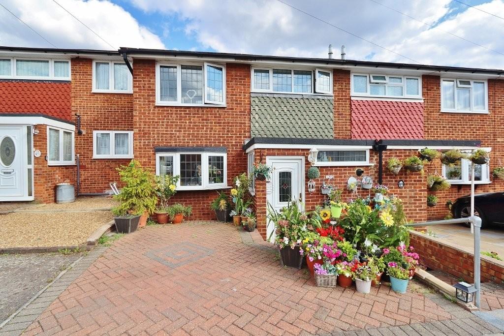 Udall Gardens, Romford, RM5 3 bed terraced house £350,000