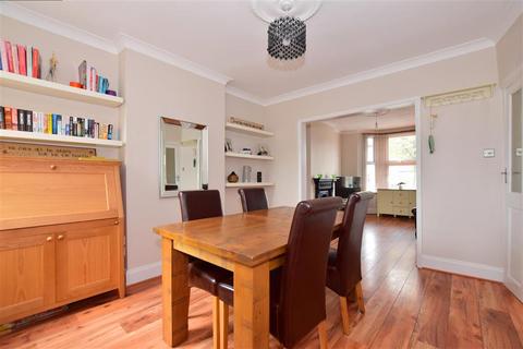 13 Globe Road, Hornchurch, RM11 1BS
