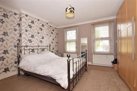 13 Globe Road, Hornchurch, RM11 1BS