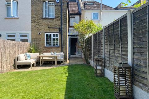 12 Woodside Crescent, Sidcup, DA15 7JJ