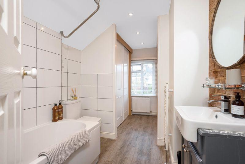 Ensuite to dressing