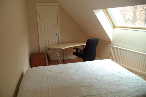 3 bedroom flat to rent, Tower House , City Centre,