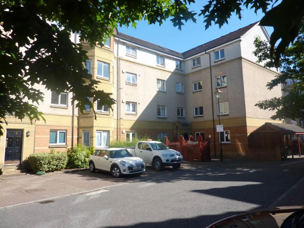Duff Road, Dalry, Edinburgh 2 bed flat £950 pcm (£219 pw)